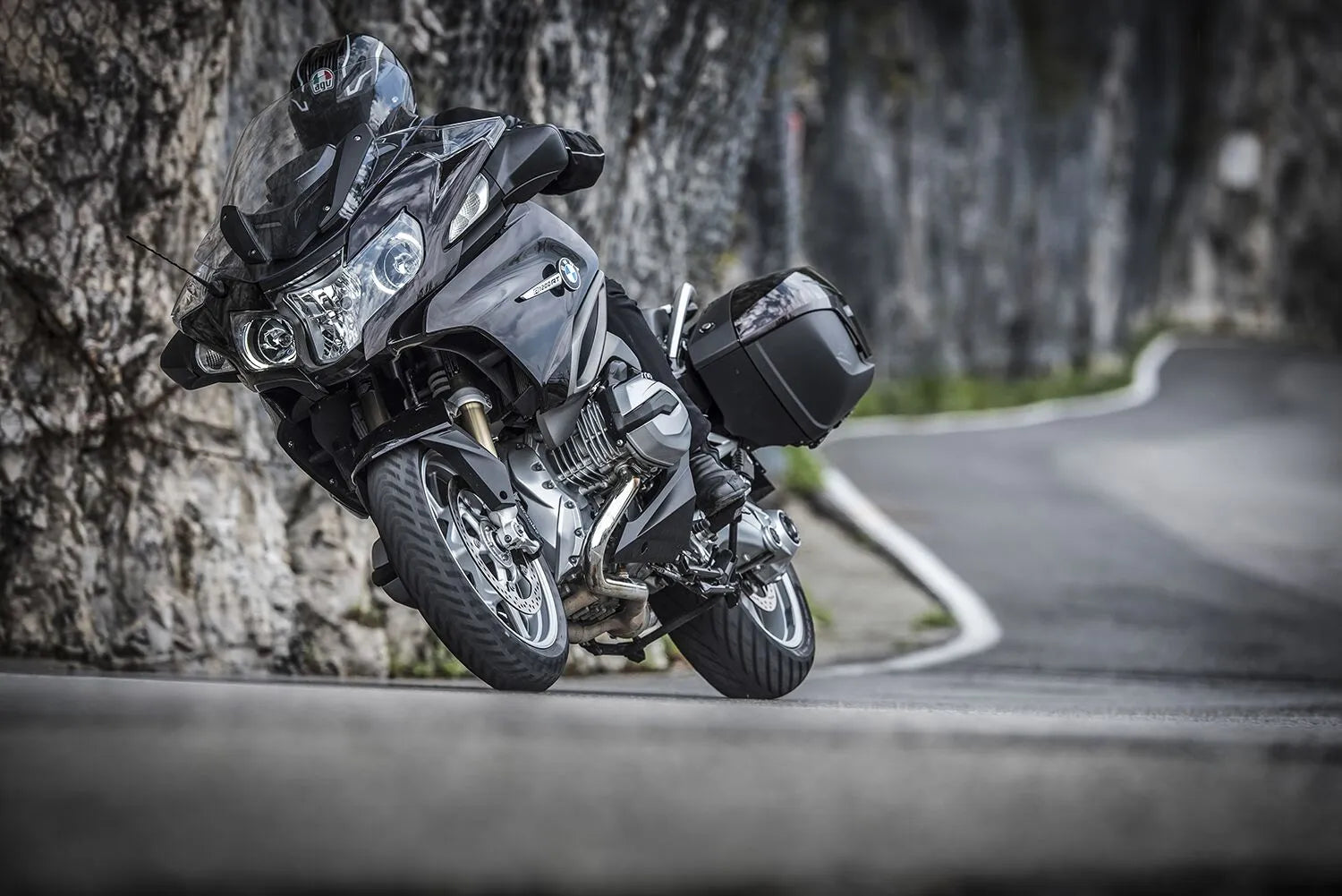 Metzeler Roadtec 01 Tire 110/80-17 Front